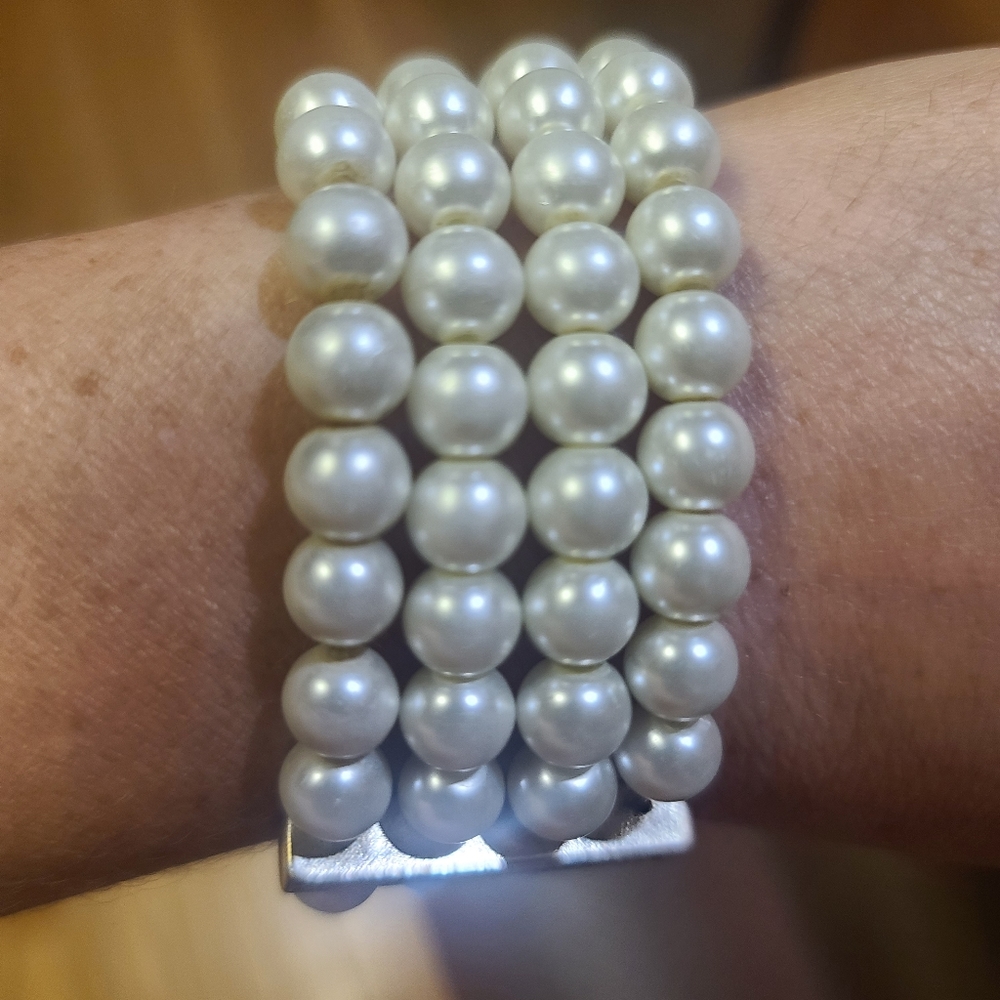 Pearl and rhinestone bracelet